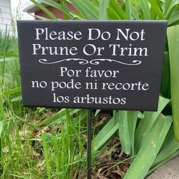 Please Do Not Prune or Trim Yard Sign on Stake Front Lawn House Decor Bilingual Wood Vinyl Sign for Garden Landscaper Gardener Trimming Sign