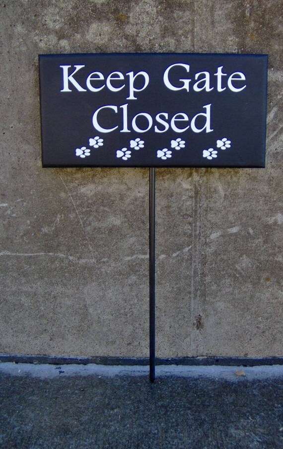 Keep Gate Closed Wood Vinyl Stake Sign Paw Print Yard Art Sign Outdoor Dog Sign Pet Supplies Dog Decor Gate Sign Fence Sign Garden Lawn Sign