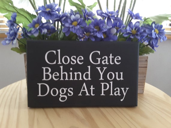 Close Gate Behind You Dogs At Play Wood Sign Vinyl Lettering  Fence Hanger Security Pet Lover Supplies Yard Sign Decor Beware K9 Premises