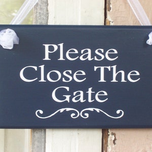 Please Close Gate Wood Vinyl Sign Blue Outdoor Garden Fence Yard Sign Home Door Hanger Help Keep Children Pet Sign Wandering Away Yard Art