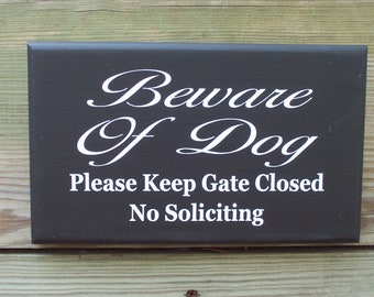 Beware of Dog Keep Gate Closed Sign No Soliciting Decoración del hogar al aire libre Letrero de perro para puerta de cerca Letreros de vinilo de madera Regalo para decoración del hogar Idea