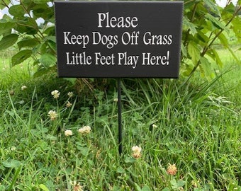 Sign For Yard Keep Dogs Off Grass Little Feet Play Here Wood Vinyl Yard Stake Sign No Dogs Allowed Lawn Signage for Kid Play Zone Child Area