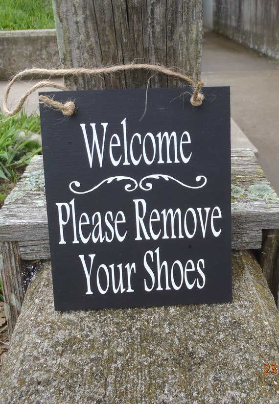 Welcome Please Remove Your Shoes Wood Vinyl Sign Plaques For Homes Door Decoration Wall Art Gifts for Family Foyer Entryway Decor Porch Sign