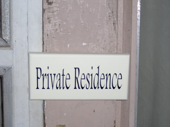 Private Residence Sign Wood Entrance Door Hanger Outdoor Private House Sign Home Living Decor Wall Decor Signs for Homes or Businesses
