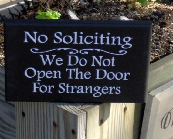No Soliciting Do Not Open Door For Strangers Wood Sign Vinyl Home Decor Front Door Hanger Privacy Sign Do Not Disturb Yard Sign Porch Sign