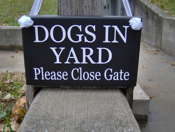 Dogs In Yard Please Close Gate Wood Sign for Home Backyard Fence Pet Supplies Dog Yard Signs Wooden Vinyl Home Decor or Business Signage