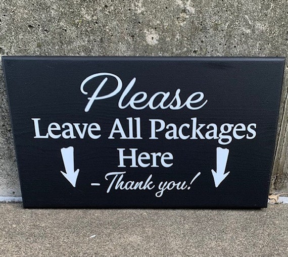 Packages Here Sign Wood Vinyl Outdoor Front Entry Door Hanger or Exterior Entrance Porch Wall Art Signs Directional Signage for Homeowners