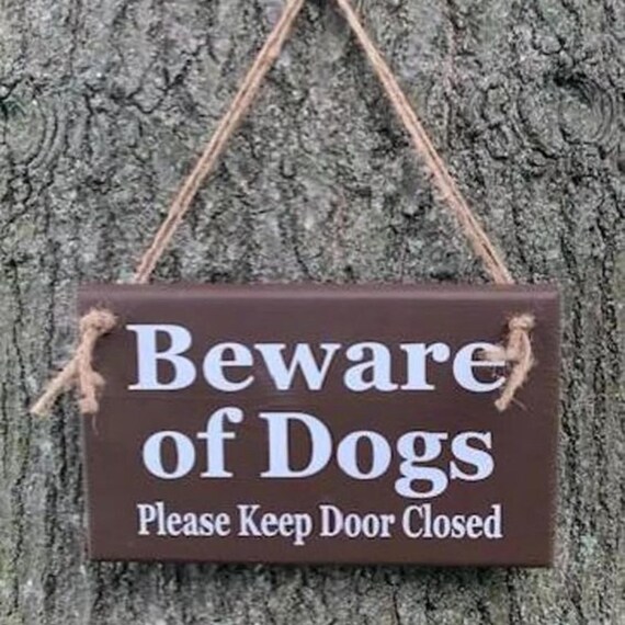 Dog Warning Sign Beware of Dogs Please Keep Door Closed Wood Vinyl Guard Dog Wall Hanging or Door Hanger Decor for Home or Business Decor