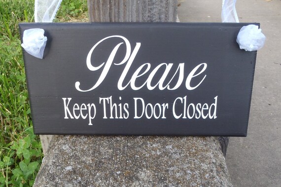 Keep Door Closed Entryway Sign Front Door Hanger or Side Entrance or Back Entry Wall Hanging Sign Wood Vinyl Decor For Homes Or Businesses