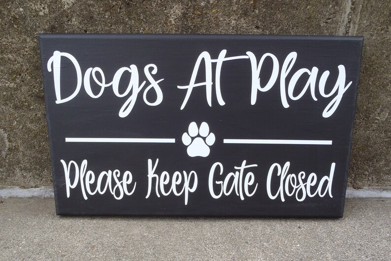POBBUK Blechschild "Please Keep Gate Closed Dogs In Yard" – Vintage Design, 20,3 X 30,5 Cm, Metall Mit Vorgebohrten Löchern