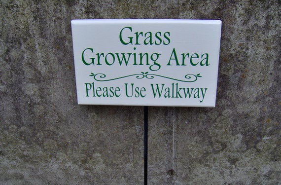 Grass Growing Area Please Use Walkway Sign Outdoor Garden Wood Sign Vinyl Stake Sidewalk Home Decor Sign Private Sidewalk Keep Off Grass