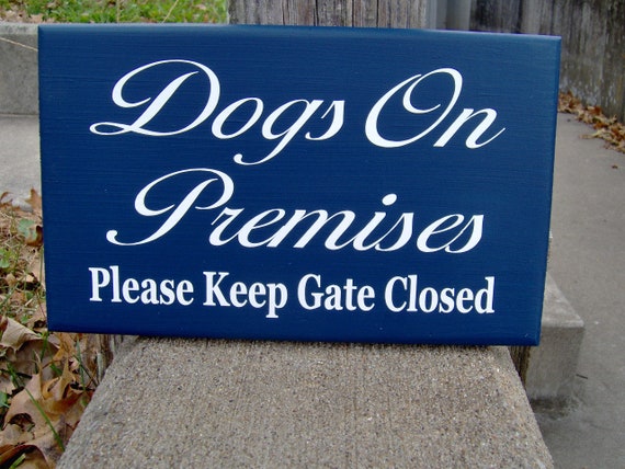 Dog Sign Please Keep Gate Closed Everyday Security Dogs Owner Property Decor for Fence or Gate Dog Gifts for Pet Owner Wood Vinyl Plaque