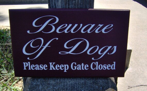 Beware of Dogs Please Keep Gate Closed Wood Vinyl Outdoor Sign For Exterior Fence Gate Caution Dog In Yard Shut Gate Backyard Home Decor Art