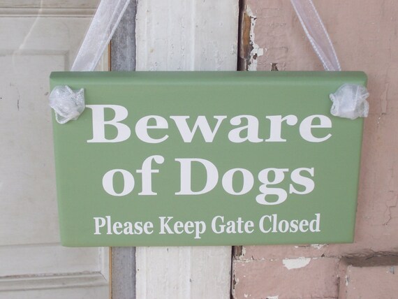 Dog Signage Beware of Dogs Please Keep Closed Wood Vinyl Sign for Backyard Gate or Fence for Dog Owners Security Caution Dog Yard Sign House