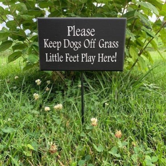 Sign For Yard Keep Dogs Off Grass Little Feet Play Here Wood Vinyl Yard Stake Sign No Dogs Allowed Lawn Signage for Kid Play Zone Child Area