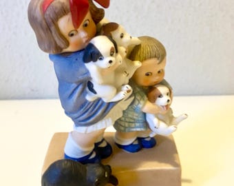 Figura de porcelana antigua titulada "El Aristócrata" de Heirloom Tradition, de 1985.