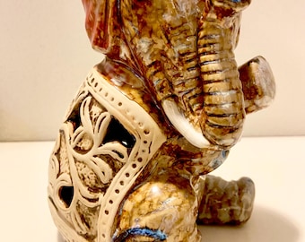 Figura de elefante de cerámica vintage