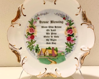 Plato decorativo antiguo con borde festoneado para "Bendición del hogar"