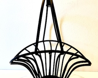 Cesta decorativa vintage de hierro forjado