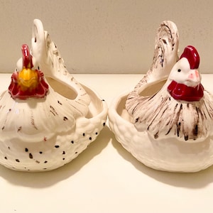 Pair of vintage Arnel’s Ceramics hen planters/cachepot/trinket dish