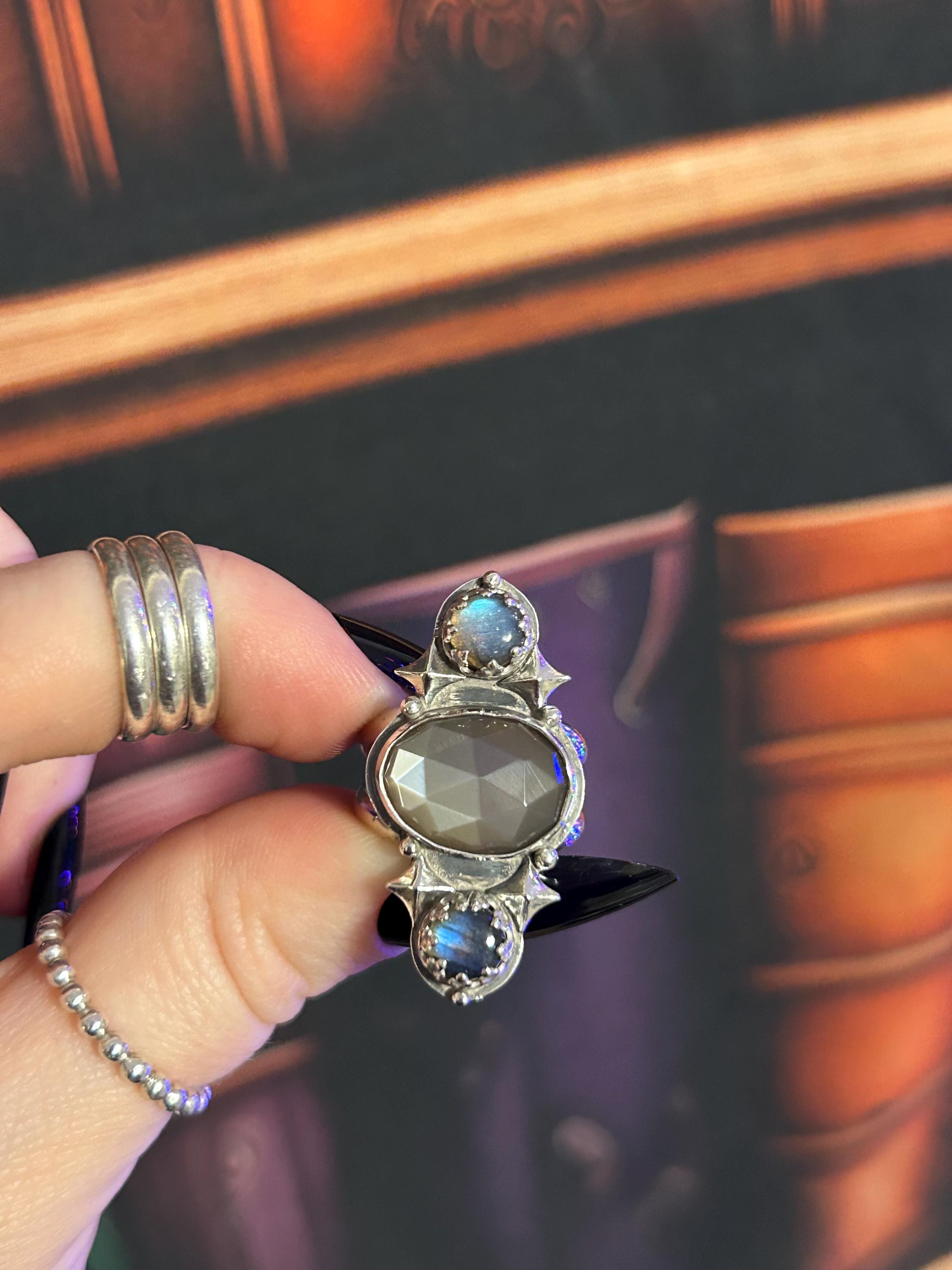 ⓵ラブラドライト　月　星 サイズ7 ラブラドライトとグレームーンストーンの月と星のリング