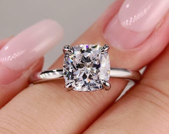 Ukryta aureola. Pierścionek zaręczynowy z moissanitem w szlifie poduszkowym lub imitacją diamentu, srebro próby 925, 2,5-karatowe złoto vermeil w szlifie poduszkowym, pierścionek obietnicy z cyrkoniami.
