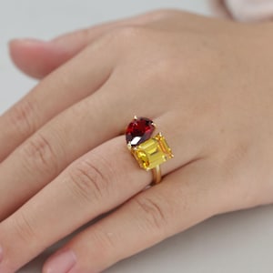 Custom big Birthstone Ring Emerald & Pear Cut Toi et Moi Gemstone Ring mother daughter family birthstone ring spouse dual Birthstone Ring