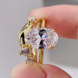 Anillo de compromiso ovalado de 2-3 quilates, anillo de viaje de oro, conjunto único de anillo de promesa de plata, anillo de boda, anillo solitario con diamante simulado, regalo para ella imagen 2