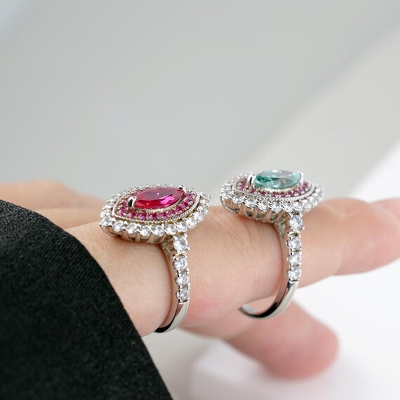 Bague moissanite taille marquise en halo de diamants vert sarcelle