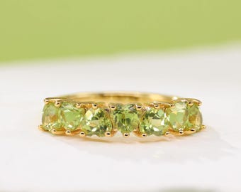 Herz Cut Peridot Halbe Eternity Band, Gold Ehering