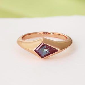Kite Cut Lab Alexandrite Signet Ring, 14K Rose Gold Vermeil, Bezel Set Statement Ring, Minimalist Modern Promise Ring, Unique Pinky Ring image 2