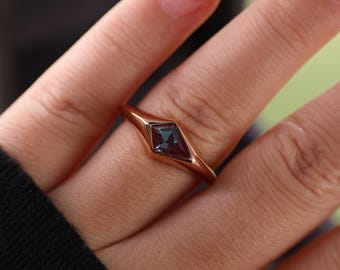 Kite Cut Lab Alexandrite Signet Ring, 14K Rose Gold Vermeil, Bezel Set Statement Ring, Minimalist Modern Promise Ring, Unique Pinky Ring