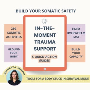 以下が含まれることがあります： 「IN-THE-MOMENT TRAUMA SUPPORT」と「5 QUICK-ACTION GUIDES」のテキストが表示されたデジタルタブレット。画像には、「BUILD YOUR SOMATIC SAFETY」、「250 SOMATIC ACTIVITIES」、「GROUND YOUR BODY」、「CALM OVERWHELM FAST」、「BUILD YOUR CAPACITY」というフレーズも含まれています。
