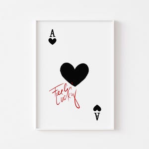 Póster: Feelin' Lucky - Moderno mural con diseño de cartulina y escritura en rojo, ideal para el salón, la oficina, la sala de juegos y como regalo