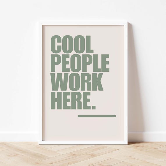 Poster: Cool People Work Here. | Büro Poster | Office Wandbild | Wanddeko Typoposter Büro Humor Arbeitsplatz Deko