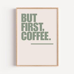 Peut inclure: Impression encadrée avec l'inscription "BUT FIRST, COFFEE." en vert sur un fond rose clair. L'impression, avec un cadre en bois, présente un design minimaliste, idéal pour la décoration de cuisine ou de salle à manger.