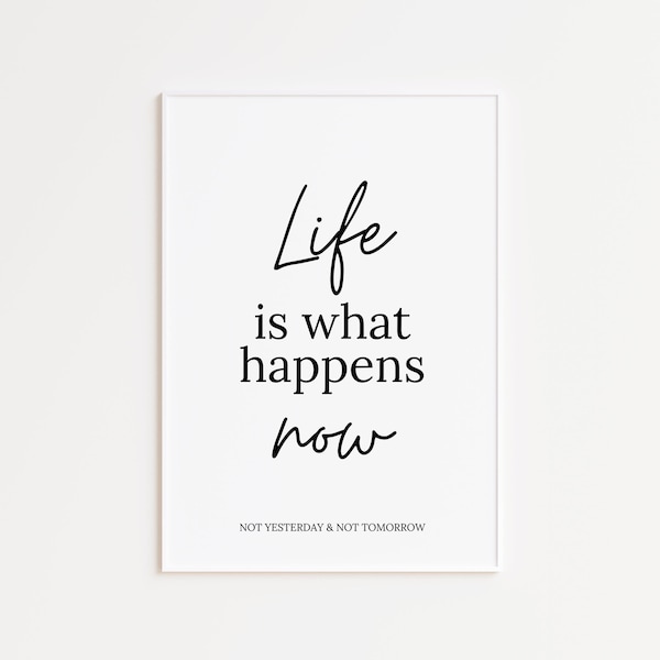 Affirmation Poster: Life is what happens now | Selbstliebe Poster | Modernes Typografie Poster | Minimalistisches Typoposter