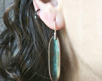 Zilveren en koperen oorbellen. Geometrische oorbellen met patina.