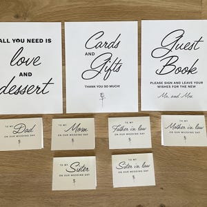 Conjunto correspondente de sinalização para o dia do casamento e cartões para o dia do casamento