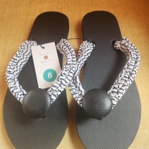 Women Crochet Embellished Flip Flops Size 8
