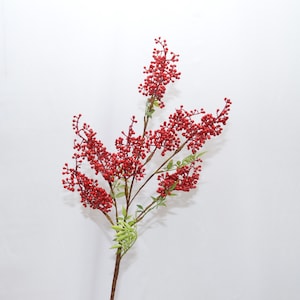 Kunstmatige fruittak Nandina domestica, nep rode bessenstengel, decoratieve Nandina-tak met bessen, bloemstuk, decoratie huisbes