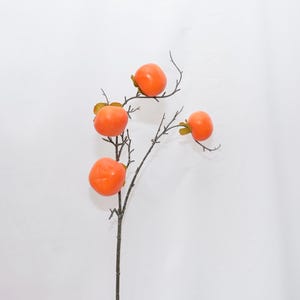 Künstlicher Persimmon-Stem mit Früchten, realistischer Herbstfrucht-Dekor, Herbstbeerenzweig für das Blumenarrangement zu Hause, Tischpflanzen-Mittelstück