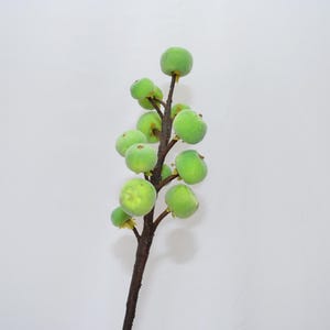 Artificial Green Berry Branch, Faux Decorative Stem, Realistic Green Fruit Pick for Floral Arrangement, Rustic Home Decor, Table Centerpiece