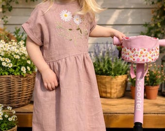 Frühlingskleid für Mädchen - Handgenäht und bestickt