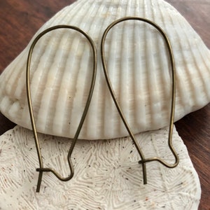 5 paia - Antichi auricolari a forma di rene in ottone placcato in bronzo - forniture per gioielli - 33 x 14 mm