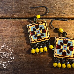 Malibu Kachelohrringe: Handgemachter kalifornischer Schmuck, gelbe Glasperle