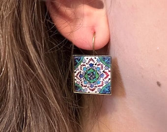 Mexican Rose earrings, Todos Santos jewelry, lever back earrings, Antiqued Brass, resin, travel gift, souvenir earrings, Floral jewelry ear
