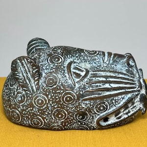 Cabeza de leopardo de bronce. Reino de Benín, Nigeria.