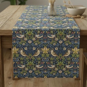 Tovaglia da tavola William Morris Strawberry Thief, blu navy, in cotone, realizzata a mano nel Regno Unito.