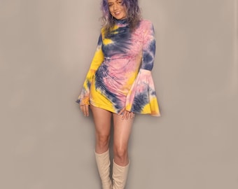 Vestido mini con efecto tie dye y mangas largas acampanadas Go-Go Festival Retro Hippie Vestido de los años 70 Go-Go "Far Out" Vestido de cuello alto de los años 60 Vintage de los años 90 Rave Boho OFERTA